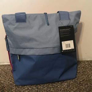 *SOLD* Nike radiant 20l tote (NWT)